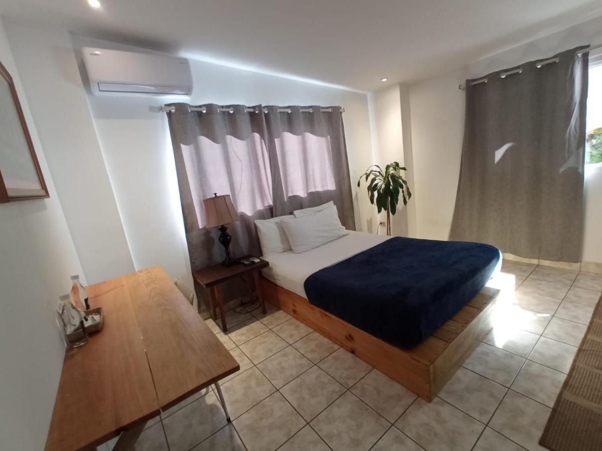 Cinco Hotel B&B Сан Салвадор Екстериор снимка