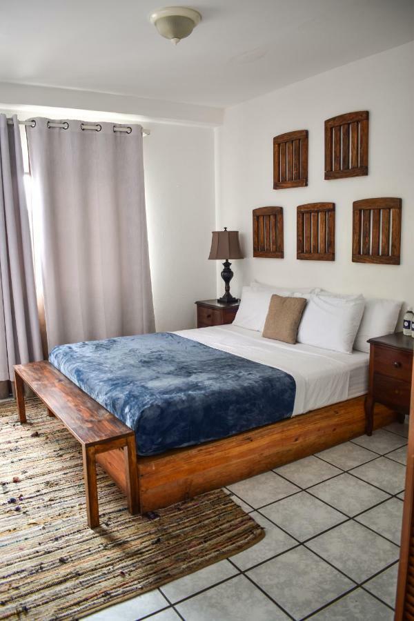 Cinco Hotel B&B Сан Салвадор Екстериор снимка