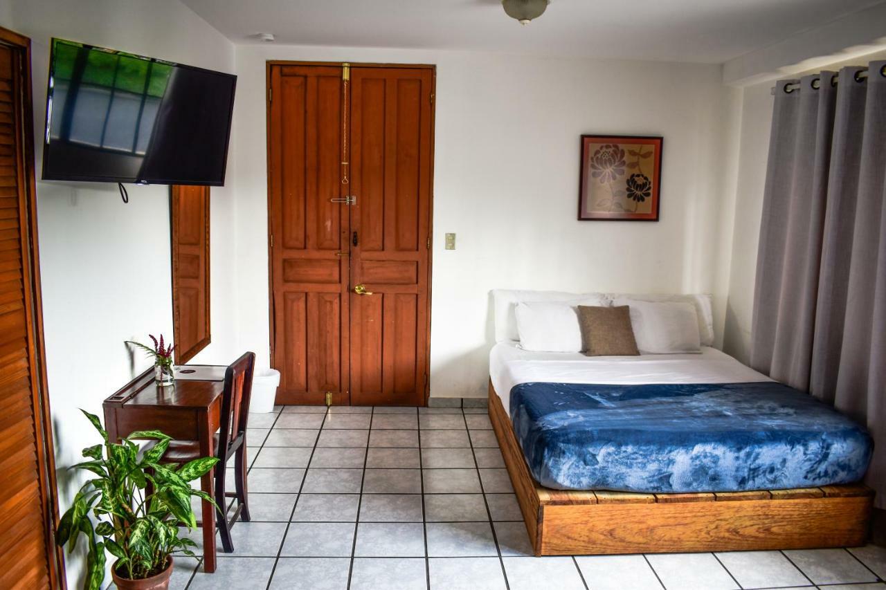 Cinco Hotel B&B Сан Салвадор Екстериор снимка